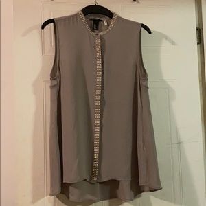 Blouse with collar studs